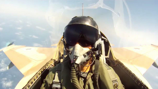 Cum arată cel mai PERICULOS experiment efectuat cu un avion de tip F-16  la o înălțime de 12.000 de metri