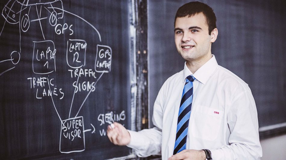 Românul care vrea să facă mașina autonomă de 4.000$. E din orașul hacker-ilor și Intel a pus ochii pe el