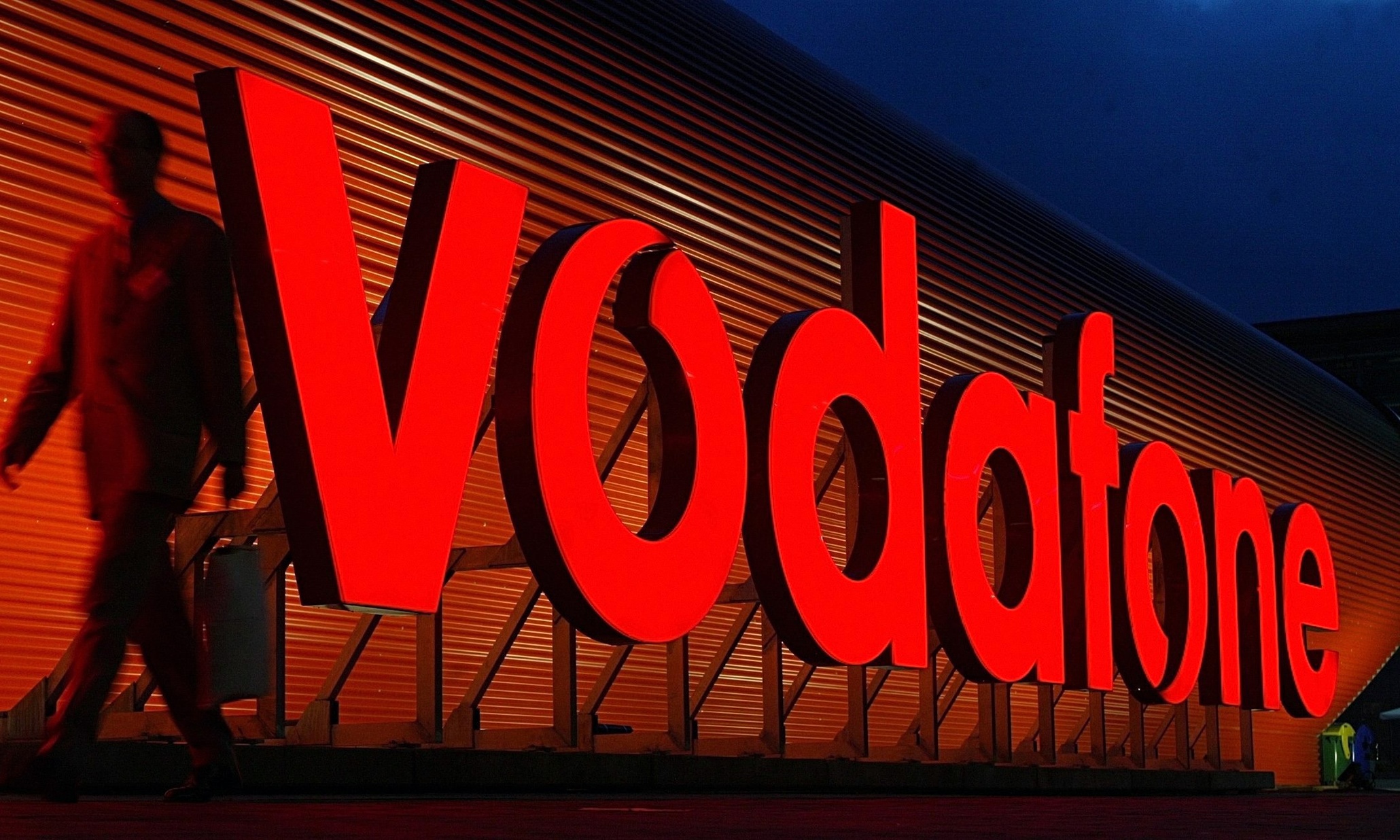 Anunțul făcut de Vodafone: cât de ieftine devin serviciile de roaming