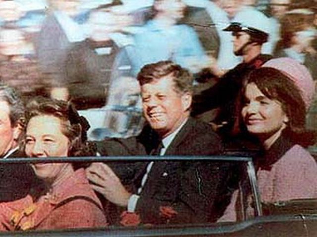 Cine l-a vrut mort pe Kennedy. Teoria lansată de Pacepa provoacă un adevărat scandal