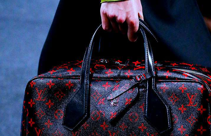 Modul inedit în care o bunică a folosit geanta Louis Vuitton de 1.100 dolari primită de la fiul ei