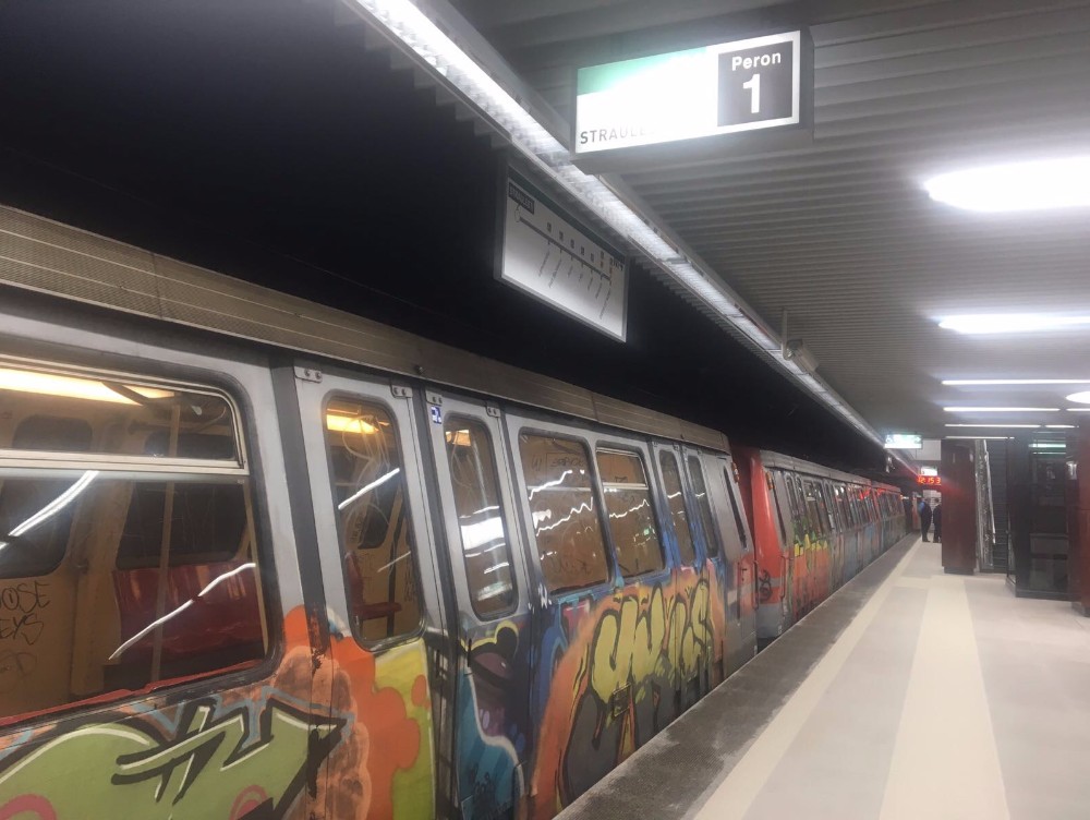 Doar in România: stații de metrou noi dar trenuri vechi de 35 de ani