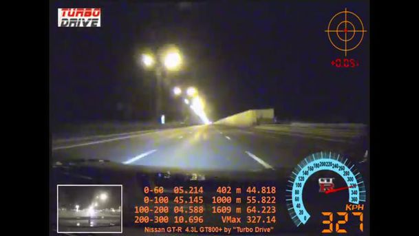 Cum e să-ți explodeze o anvelopă la 327 km/h?