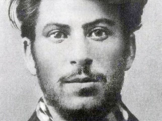 A CONDUS România timp de 24 de ani și a MURIT de 28 de ani. Cum arătau Nicolae Ceaușescu și alți lideri politici importanți în timpul adolescenței. Galerie Foto