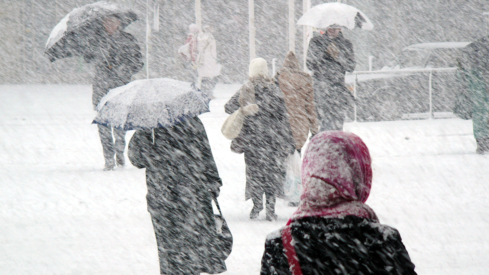 Se întorc ninsorile! Fenomene meteo EXTREME în România și ninsori abundente. Când începe urgia