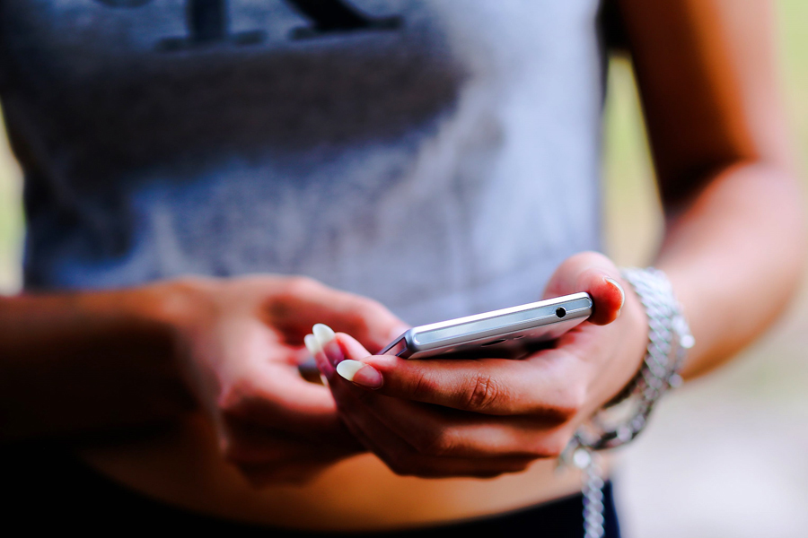 Companie ARUNCĂ mânușa și iese la ATAC în piață. Anunțul făcut astăzi de operatorul de TELEFONIE MOBILĂ