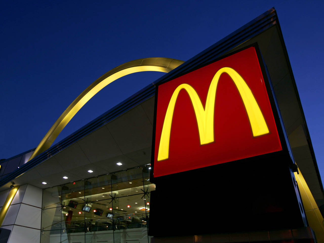 Ultima fiță: să mergi cu elicopterul la McDonald's sa îți iei ceva de mâncare  - FOTO