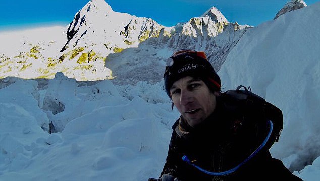 De ce s-a ascuns acest om într-o peșteră pe Everest. Motivul e halucinant
