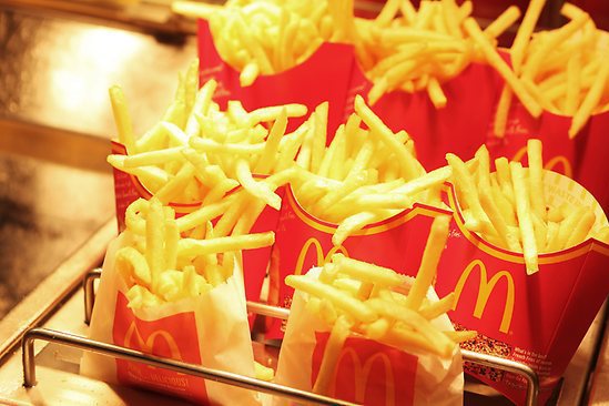 Un tânăr cu ZERO experiență a vrut să se angajeze la un restaurant McDonald"s din Capitală. Când a auzit cât va câștiga, a rămas fără cuvinte. Salariul INCREDIBIL pe care i l-au oferit