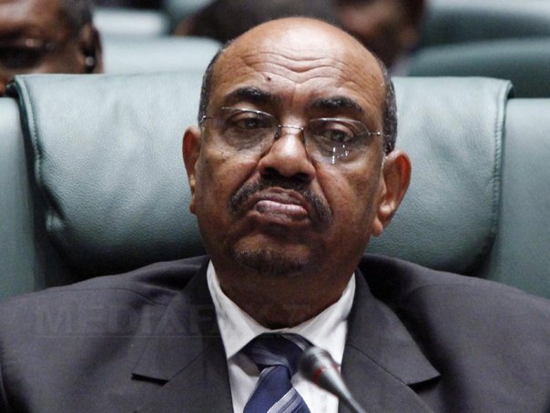 Omar al-Bashir, urmărit internațional pentru crime de război, invitat la un summit alături de Trump
