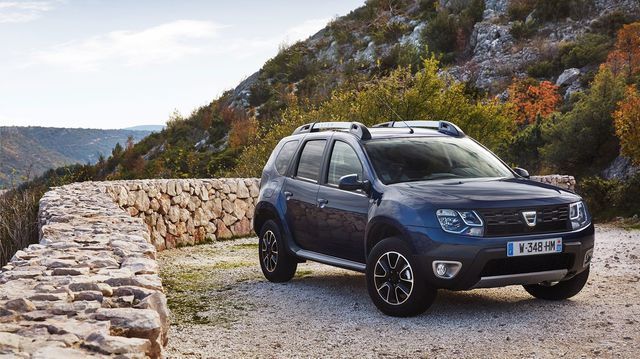 Dacia lansează primul său model echipat cu transmisie automată. Cât va costa cel mai confortabil Duster