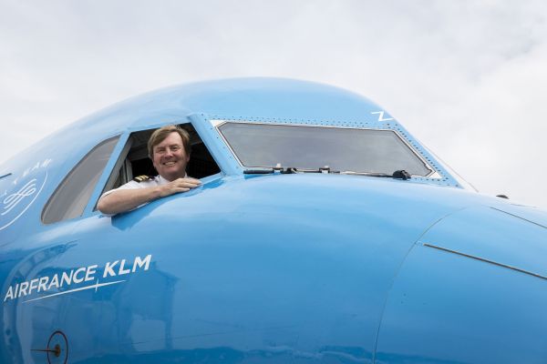 Cum a ajuns un rege să fie pilot pe avioanele de pasageri. Și tu te-ai putea afla într-un avion pilotat de el