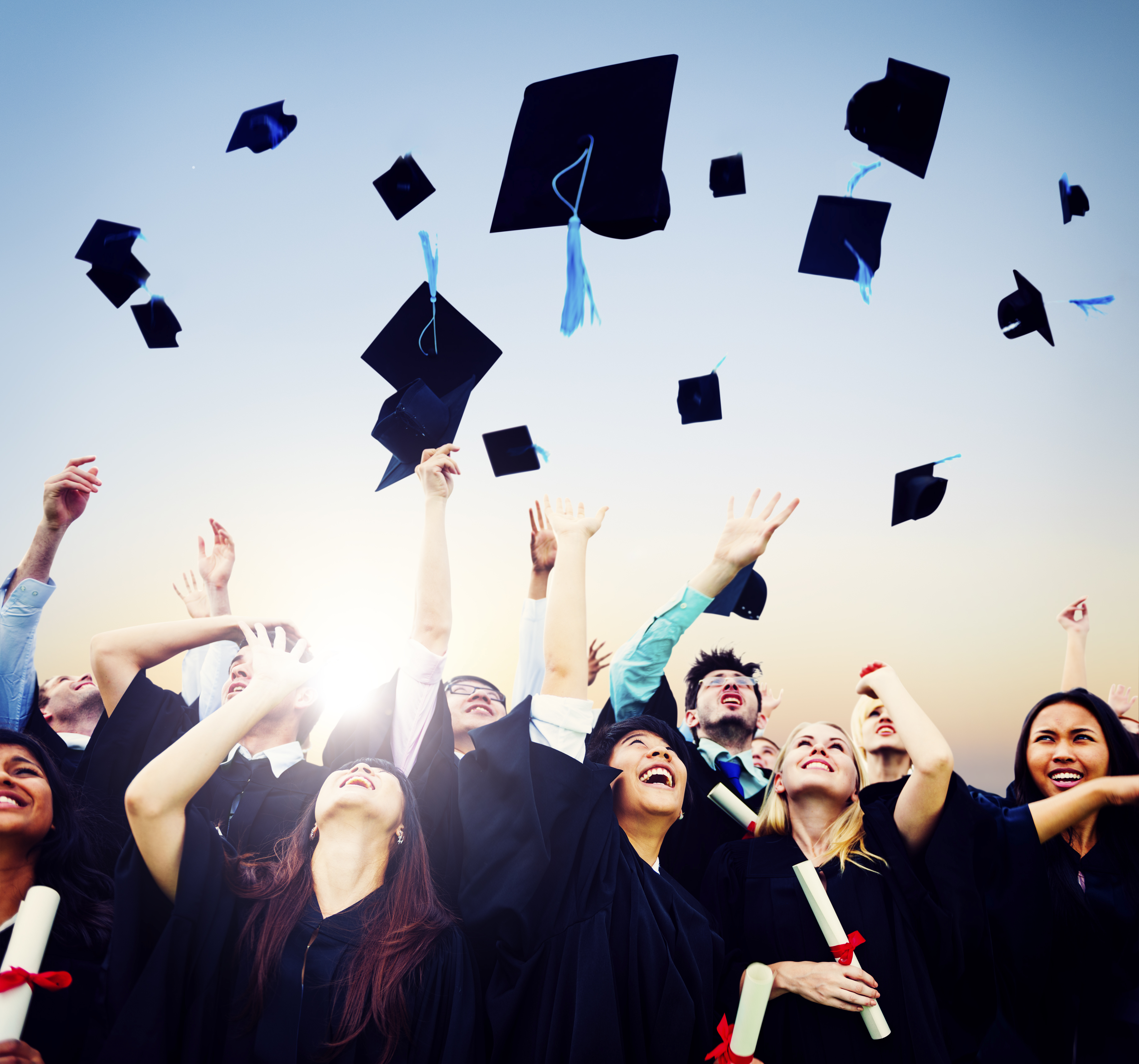 Diploma care-ți dublează salariul imediat după absolvire