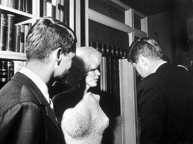 A trebuit LICHIDATĂ pentru că știa asta! Marele mister al morții lui Marilyn Monroe , elucidat după 55 de ani