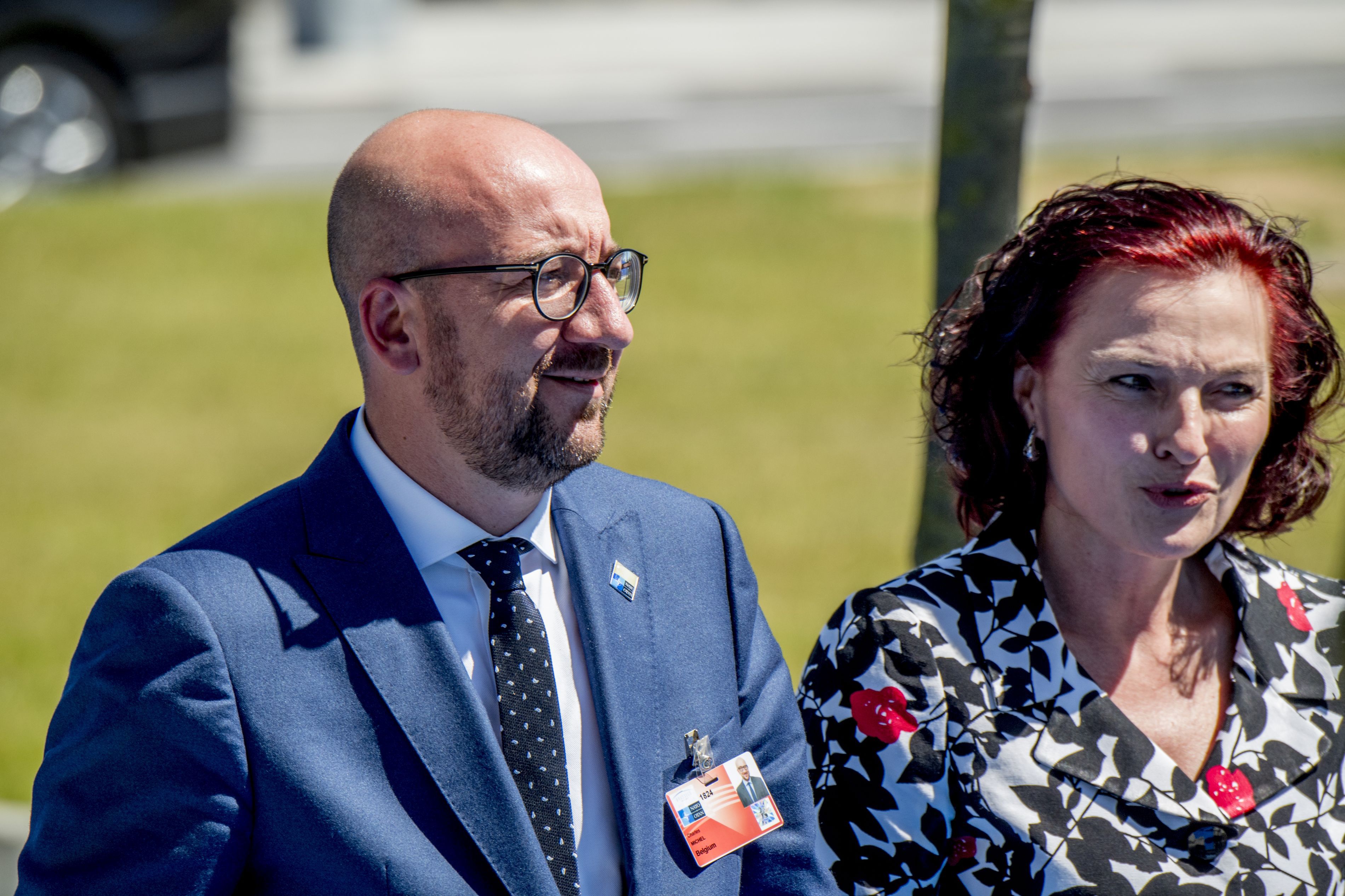 FOTO Premierul Belgiei a rămas fără auz după ce Prințesa Astrid a tras cu arma lângă acesta