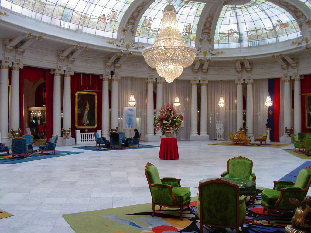 Cum a reușit fiul unui lăutar din România să creeze unul dintre cele mai luxoase hoteluri de pe Coasta de Azur – GALERIE FOTO