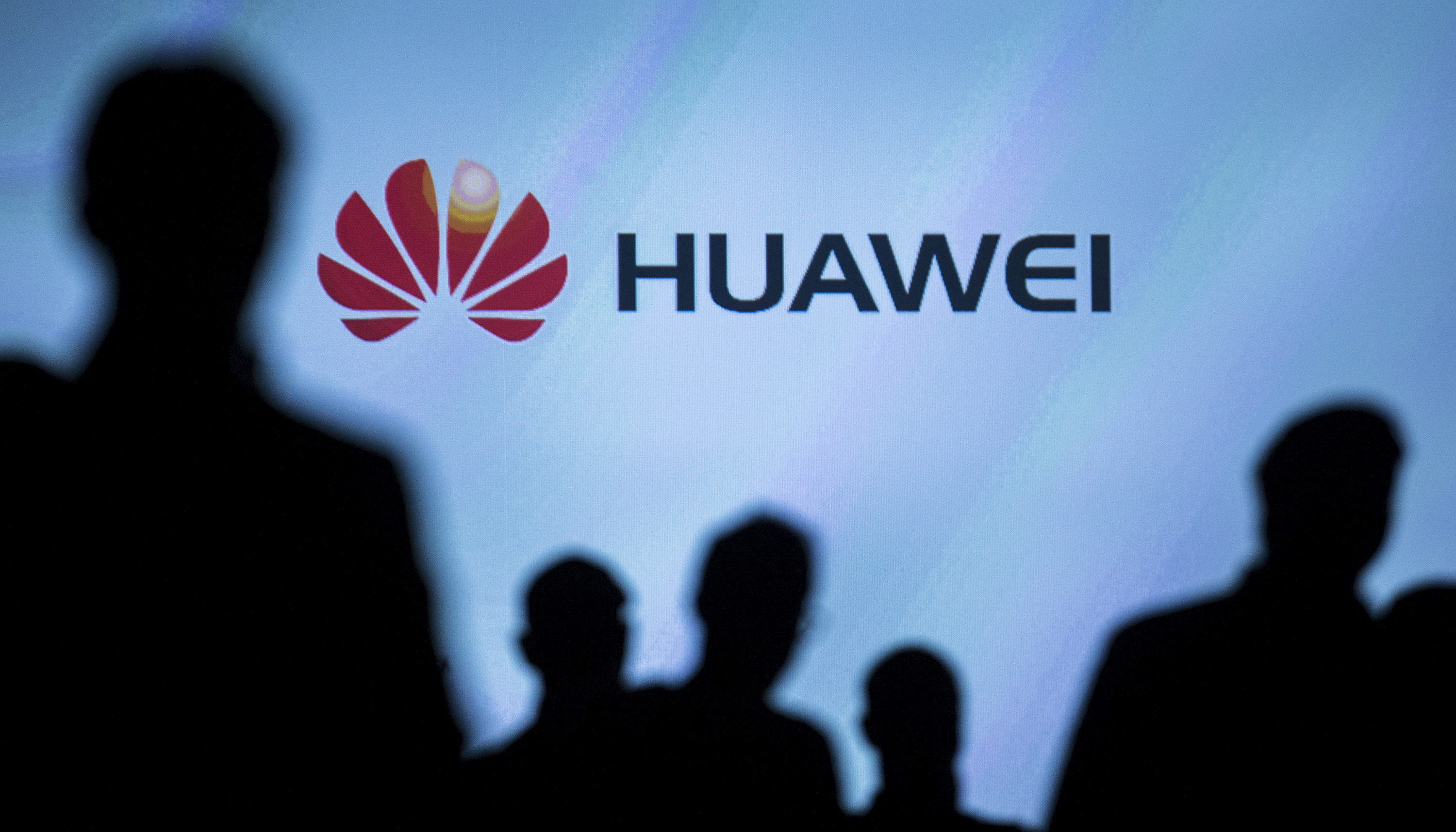 Huawei lansează primele laptopuri ale companiei și intră în competiție cu Lenovo, Dell sau HP - GALERIE FOTO