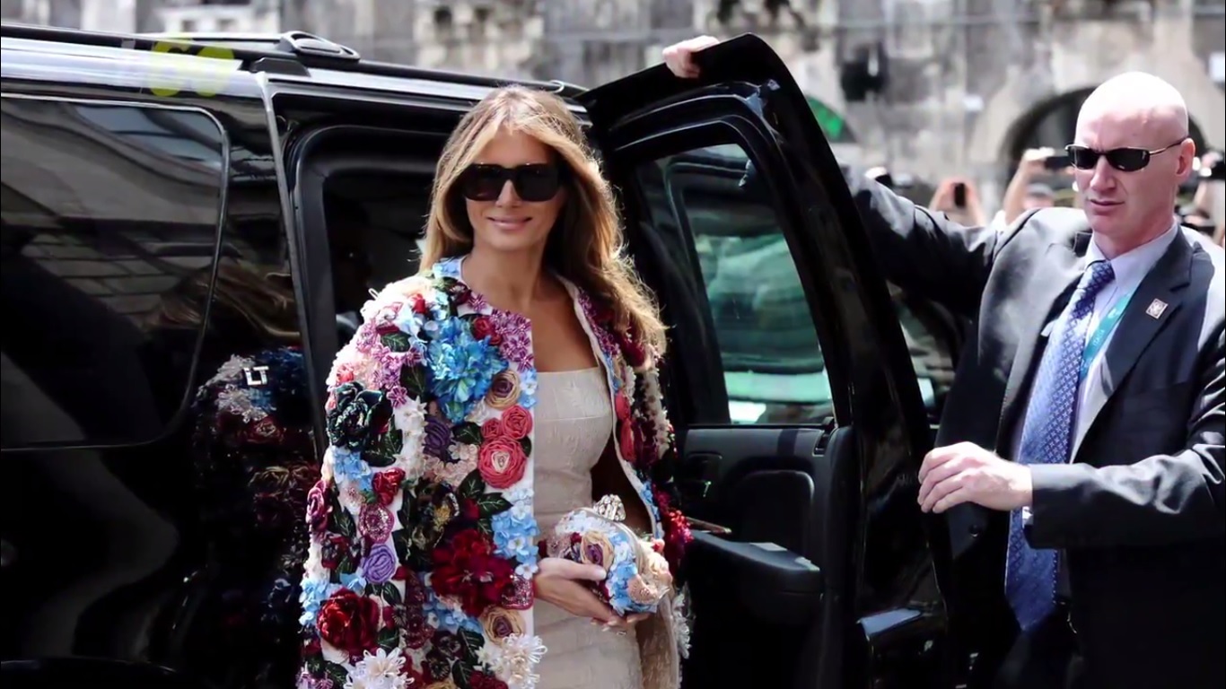 Cât costă sacoul cu care Melania Trump a făcut senzație în Sicilia. Doar avansul pentru rezervare este de 25.000 de dolari