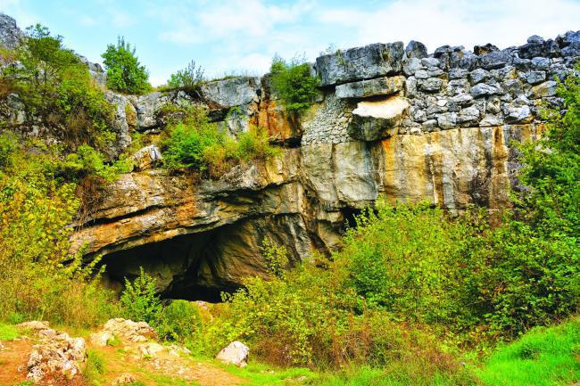 “Podul Lui Dumnezeu”, singurul pod natural din lume pe care se poate circula cu mașina