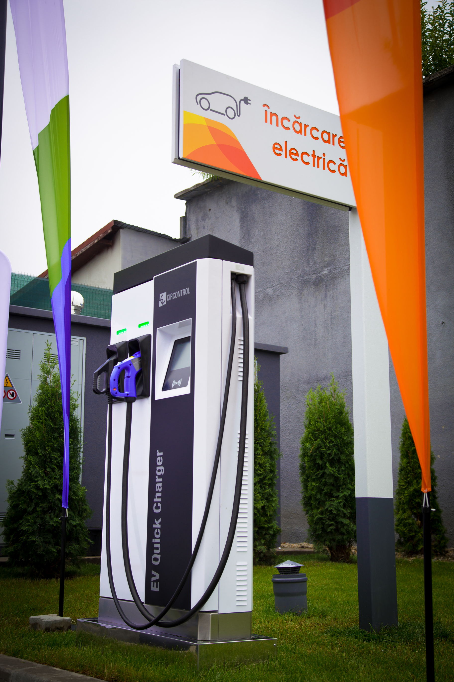 Rompetrol investește 10 milioane de dolari în stațiile electrice de încărcare a mașinilor