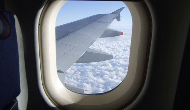Motivul pentru care toate AVIOANELE au geamuri rotunde