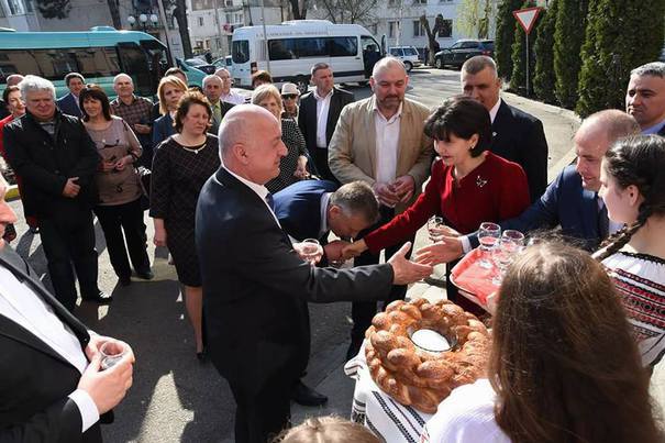 Record de INTERCEPTĂRI. Săveni, orașul cu 100% cereri de interceptare admise. Primarul: 1.500 de locuitori sunt plecați și am 2.000 de elevi, plus pensionari. Tot ce este popor activ e ascultat.