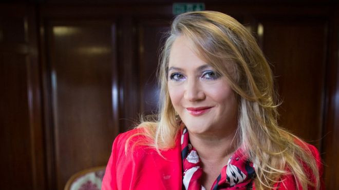 Este atât de bună, încât își taxează clienții cu 795 de lire sterline pe oră. După 12 ani de activitate, câștigă mai mult de 10 milioane pe an