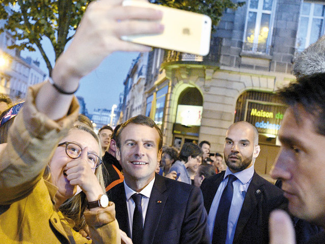 Emmanuel Macron, zeu politic și ucigaș al opoziției, este considerat reformatorul Franței și salvatorul Europei. O teamă: va avea prea multă putere