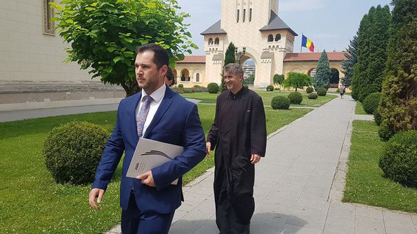 Ce AVERE are preotul Cristian Pomohaci, acuzat că a încercat să corupă sexual un minor