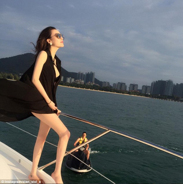 Cum arată viața copiilor bogați din China: zeci de mii de dolari aruncați pe șampanie, avioane private sau colecții de genți Hermes - GALERIE FOTO