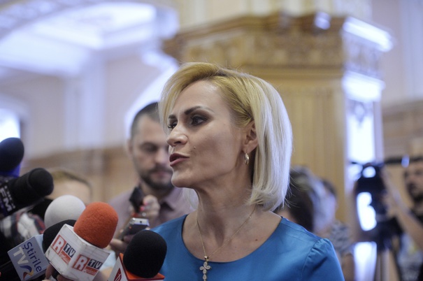Declarația de avere a Gabrielei Firea: Bijuterii în valoare de aproape 600.000 de lei, tablouri și mai multe terenuri