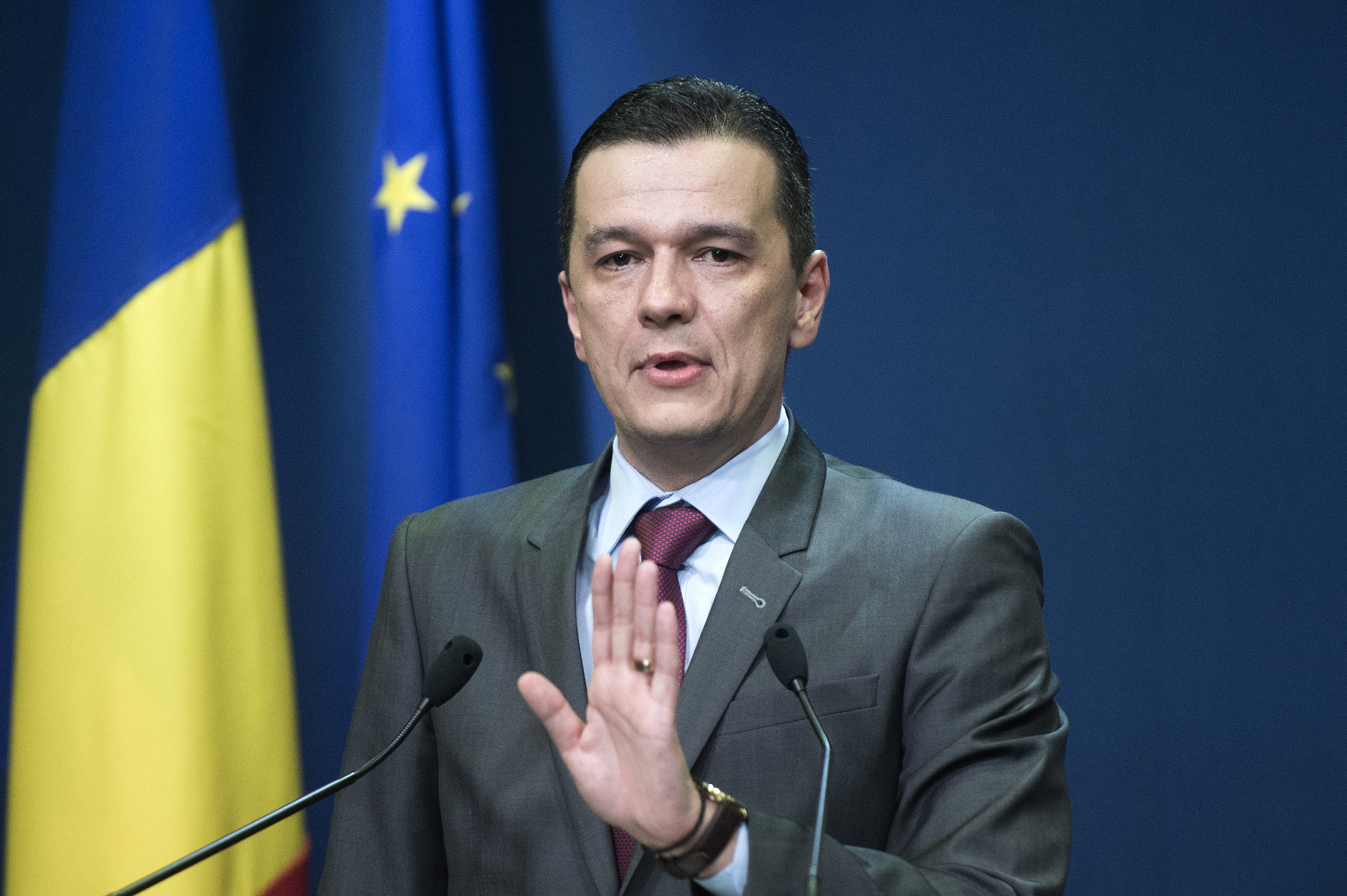 ADEVĂRATUL MOTIV din spatele deciziei lui Grindeanu de a nu demisiona! Un important fost lider PSD își pregătește MAREA REVENIRE!