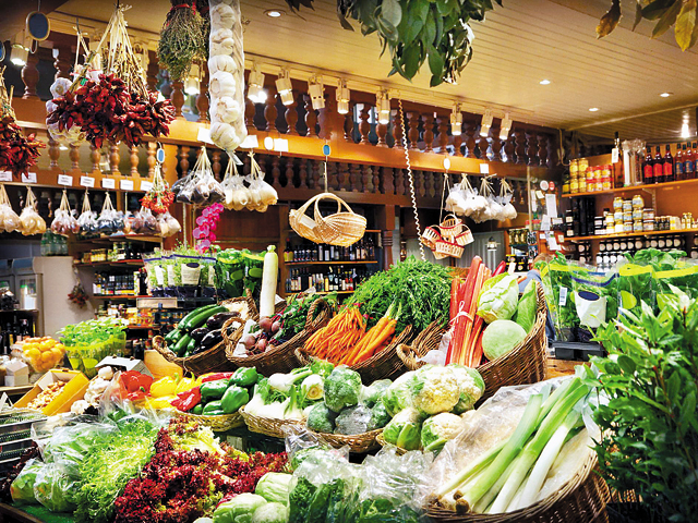 Cum reușesc micile magazine de nișă să se mențină pe piață în era cumpărăturilor de la supermarketuri