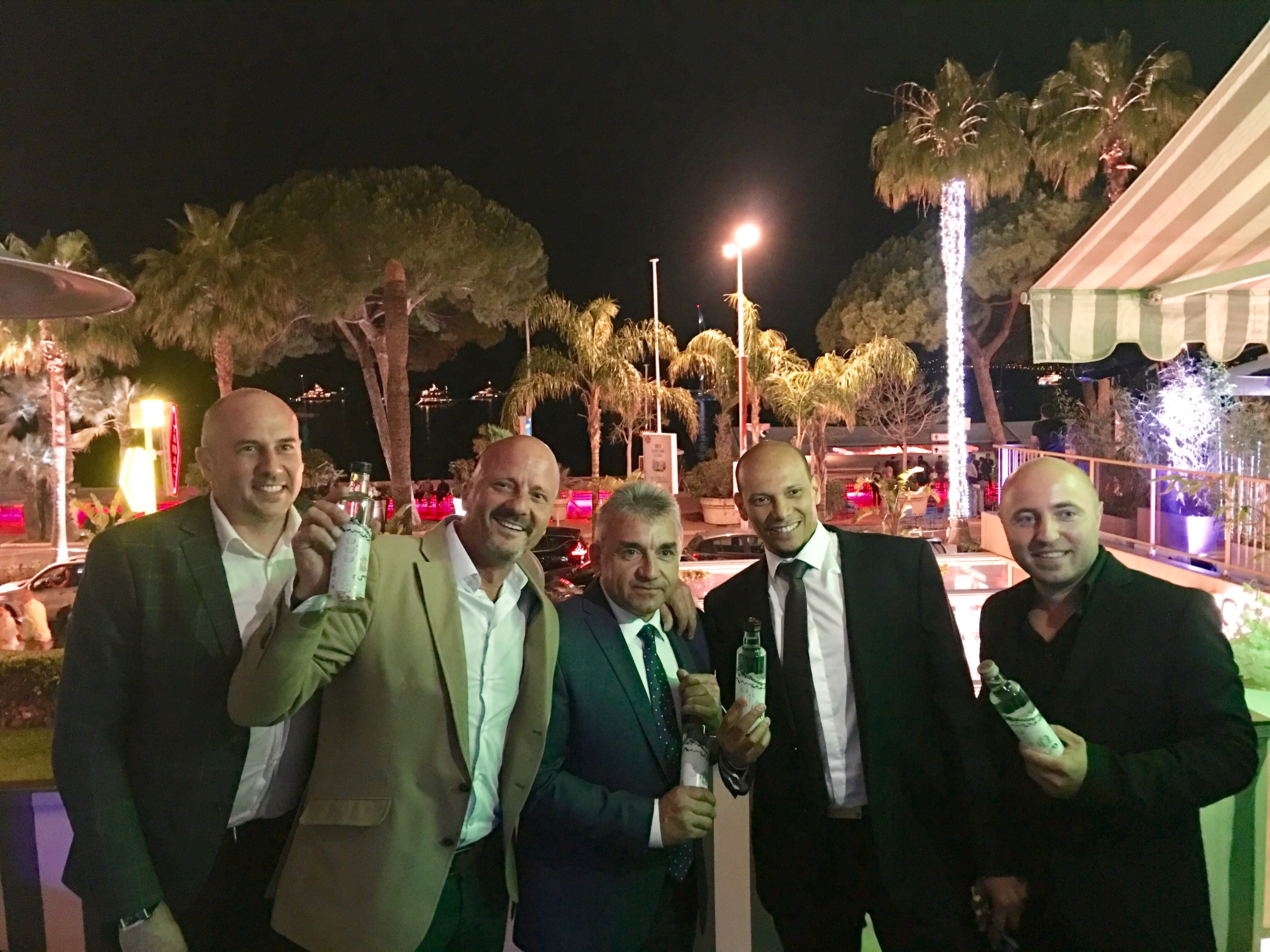 Apa românească băută de vedetele de la Cannes. S-au băut 20.000 de sticle pe toată durata festivalului