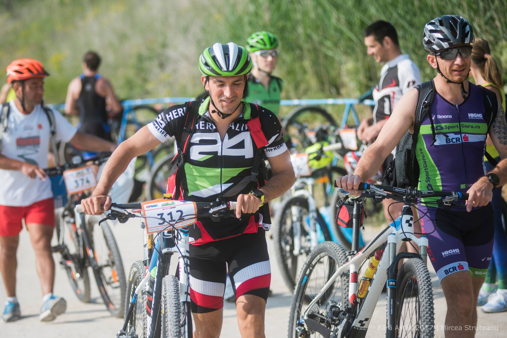 Ciprian Bălănescu, multiplu campion european, a câștigat triatlonul Fără Asfalt la mare. “Toate momentele sportive sunt frumoase. Nu pot să fac o comparație dintr-o cursă și alta. Nicio vi