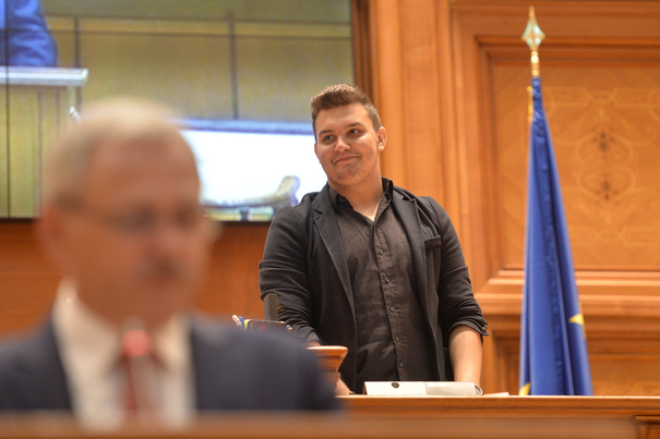 Copiii au preluat puterea la Parlament. Ce i-a zis Liviu Dragnea unui elev care s-a așezat pe scaunul său