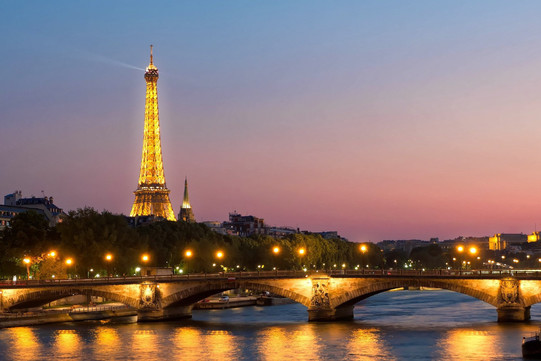 Cum arată apartamentul secret din Turnul Eiffel