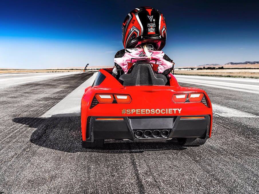 Va ajunge Lila Kalis prima femeie din formula 1? Lila are acum 6 ani, stăpânește orice mașinuță electrică și este pasionată de viteză