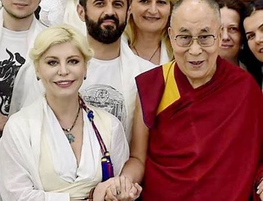 FOTO Loredana, călătorie spirituală în Tibet. Ce a vorbit artista cu Dalai Lama