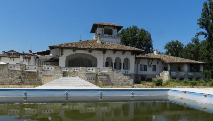 Palat din România, vândut la preț de apartament
