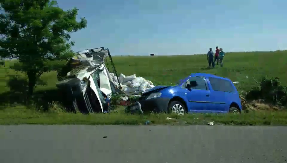 Accident pe A2: două mașini implicate, circulația este îngreunată - VIDEO
