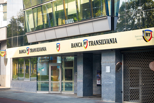 Banca Transilvania elimină comisioanele la operațiunile persoanelor fizice și lansează un pachet pentru companii