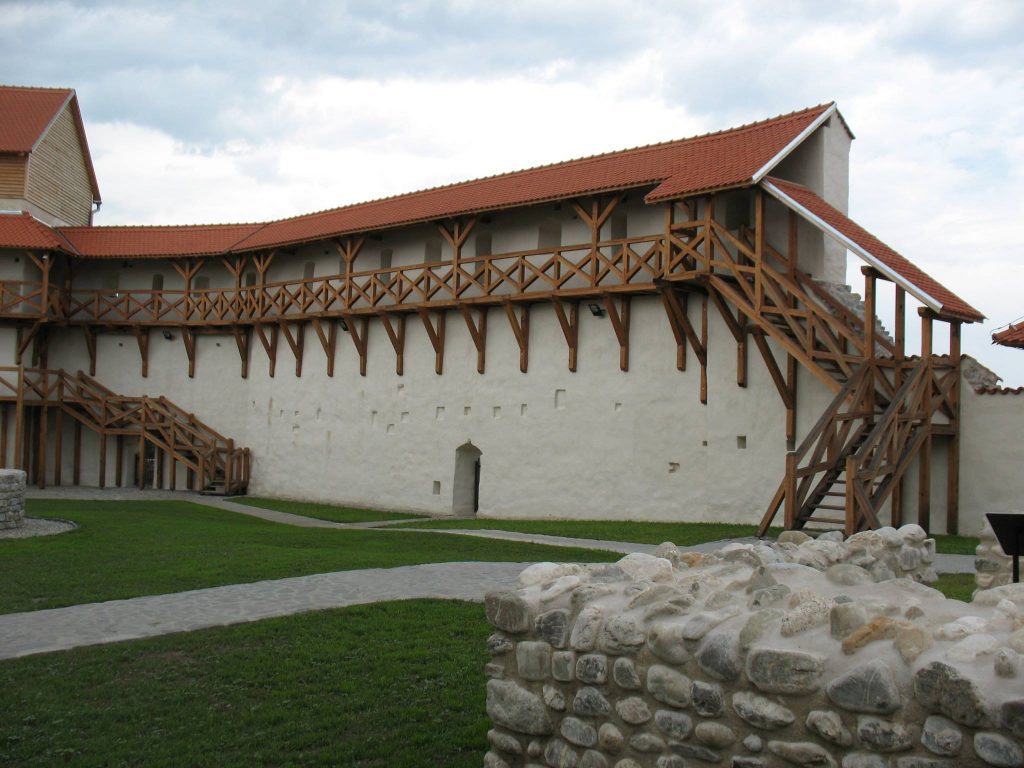 Tărâmul Cetăților din România! O altă cetatea a fost restaurată și arată superb