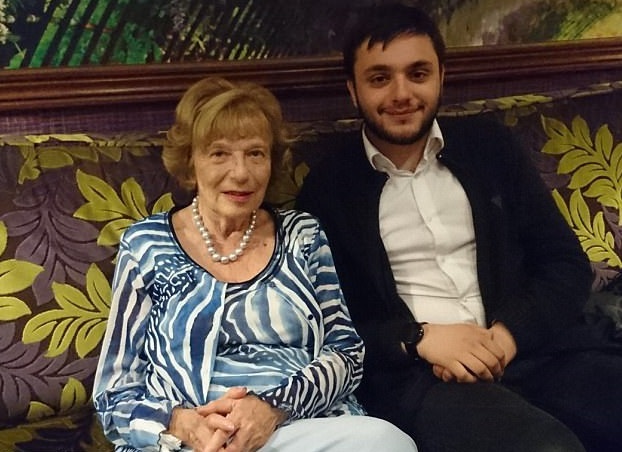 "Bună ziua, faceți angajări?" Cum a reușit această bunică să-i obțină nepotului locul de muncă visat