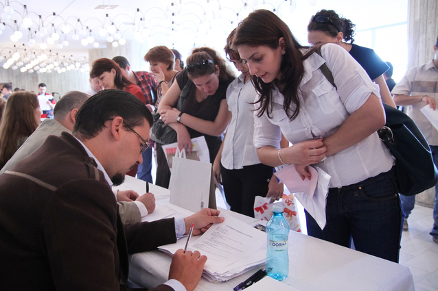 Ce limbi străine să învățați pentru salarii de peste 6.000 de lei. Cele mai căutate limbi străine de către angajatori