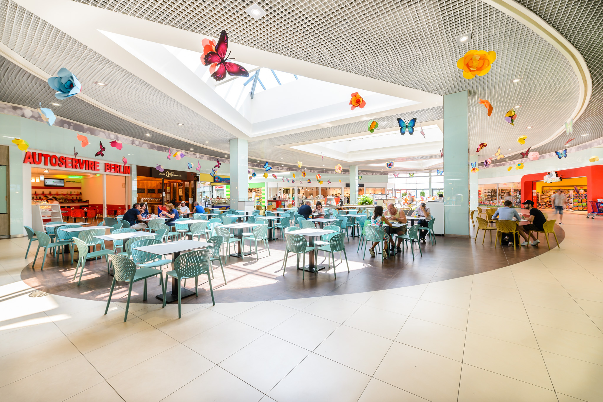 2 milioane de euro investiți pentru modernizarea centrului comercial TOM Carrefour din Constanța