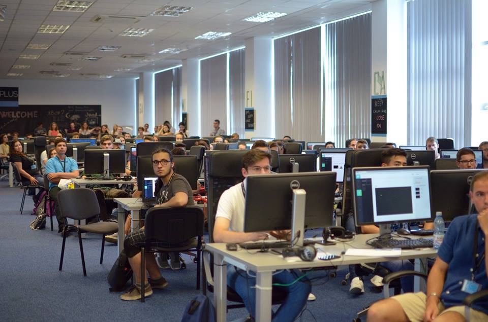 Școală gratuită de programare ACADEMY+PLUS se deschide la București cu 120 de locuri disponbile