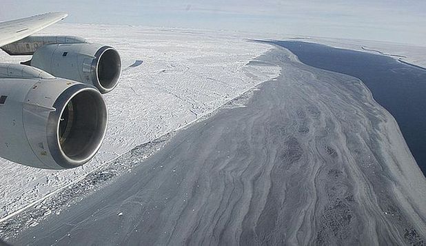 A treia mare pierdere din istorie: Un AISBERG GIGANT de 6.000 de km² s-a desprins din calota glaciară a Antarcticii