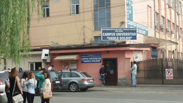 Diplome de licență fără studii | 106 percheziții la profesori și studenți ai două universități/ Peste 10.000 euro, găsiți în mașina unui intermediar/ Ministrul Pop: Faptele angajaților