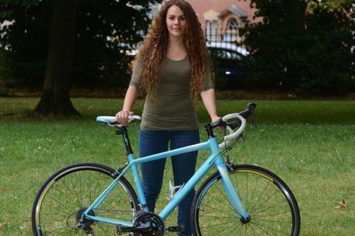 Tot internetul o APLAUDĂ: reacția unei femei, când s-a întâlnit cu cel care i-a furat bicicleta